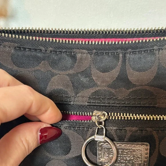 Coach Black Crossbody Bag with Signature Design - Picture 5 of 7